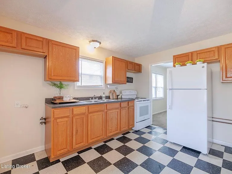 312 Primrose Dr — Photo 10