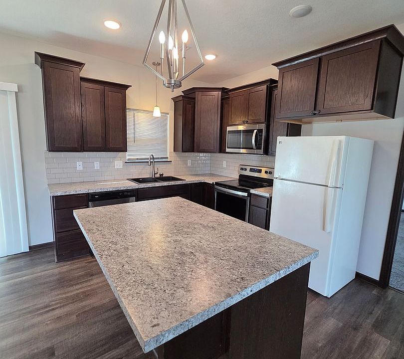 1st image of 1553 N Aster Cir