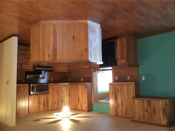 3rd image of 1375 Hilltop Dr