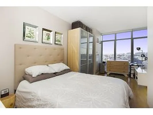 Sold by Coldwell Banker Mid Plaza Real Estate | media 4