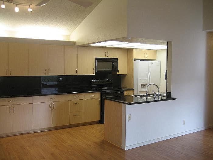 2nd image of 498-1742 Kaahumanu St