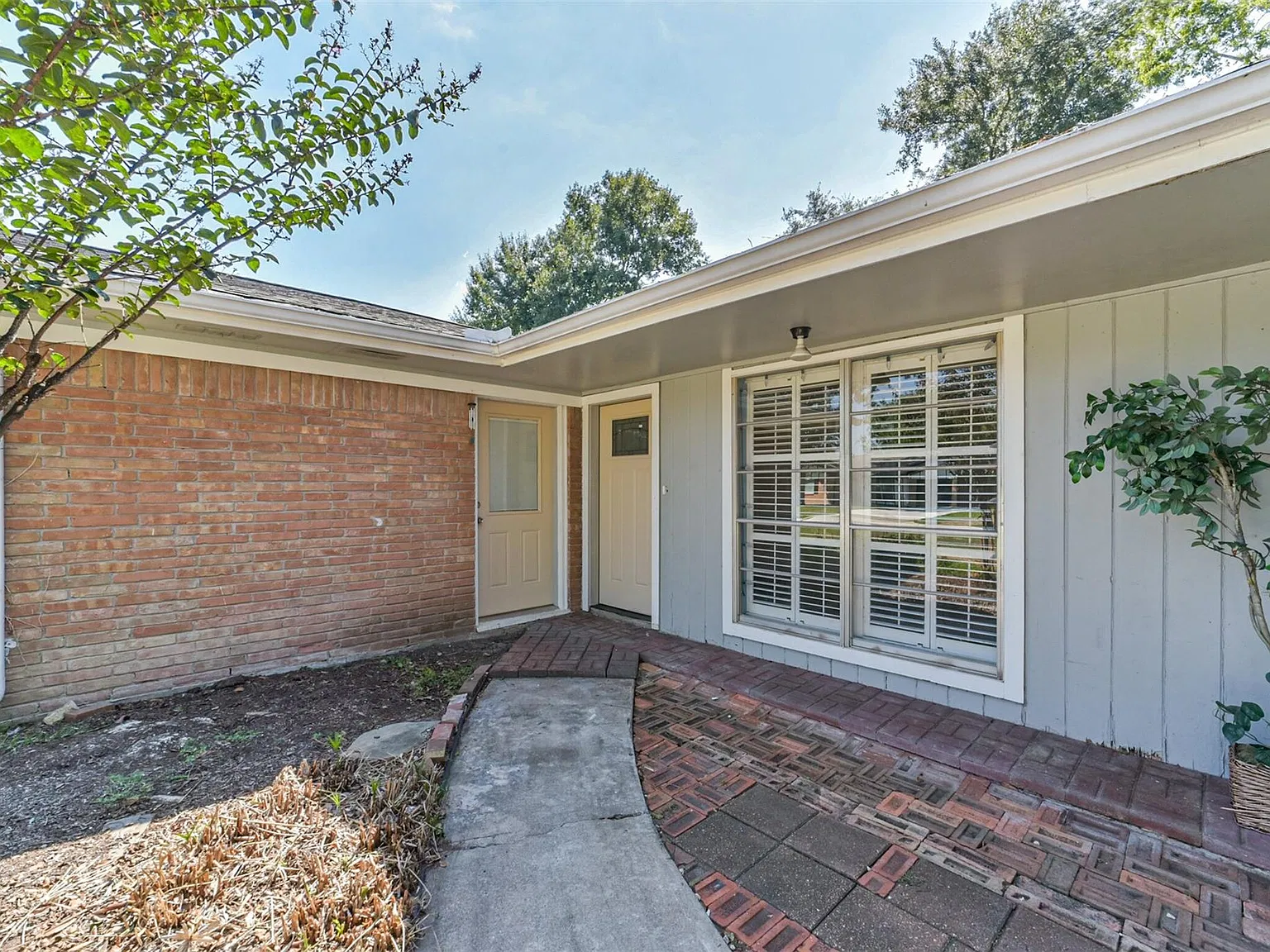 3 bed, 2.0 bath, 1920 sqft, $2,000 — Photo 2