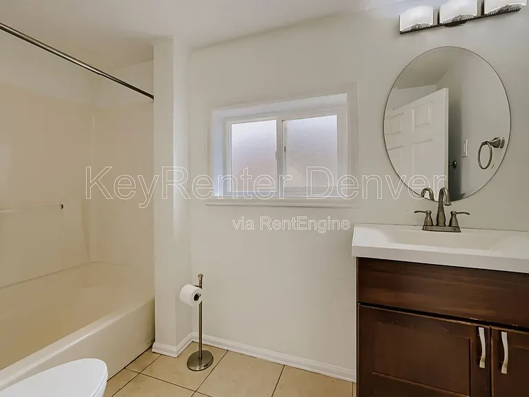 4870 Beach Ct — Photo 16
