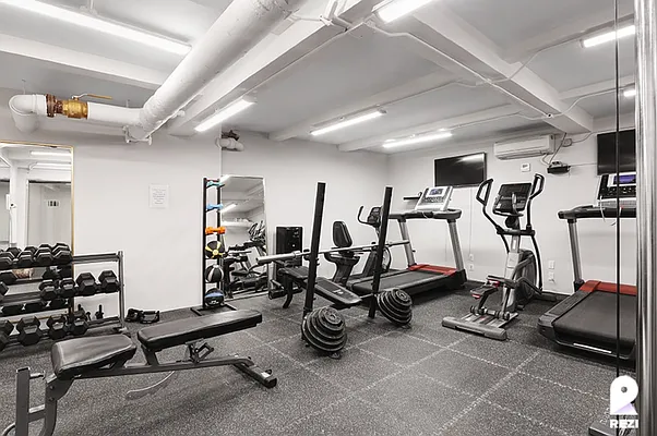 Rented by REZI | media 106