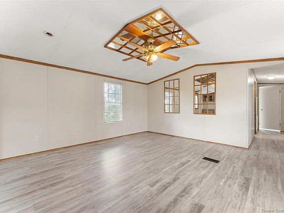 3rd image of 600 Goos St