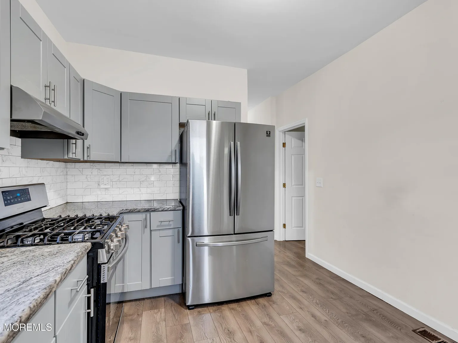 4 bed, 1.0 bath, 3043 sqft, $3,250 — Photo 4