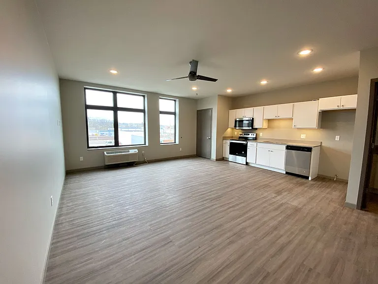 507 N Riverfront Dr — Photo 15