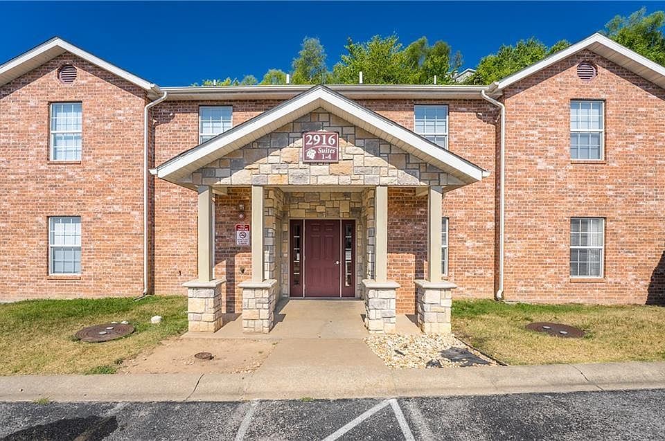 1st image of 2916 Vinyards Pkwy APT 3