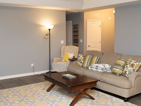 5th image of 195 Mandarin Ct