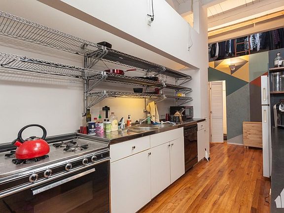 3rd image of 3212 N Ravenswood Ave