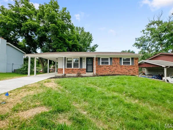 48 James Ct, Ballwin, MO 63021