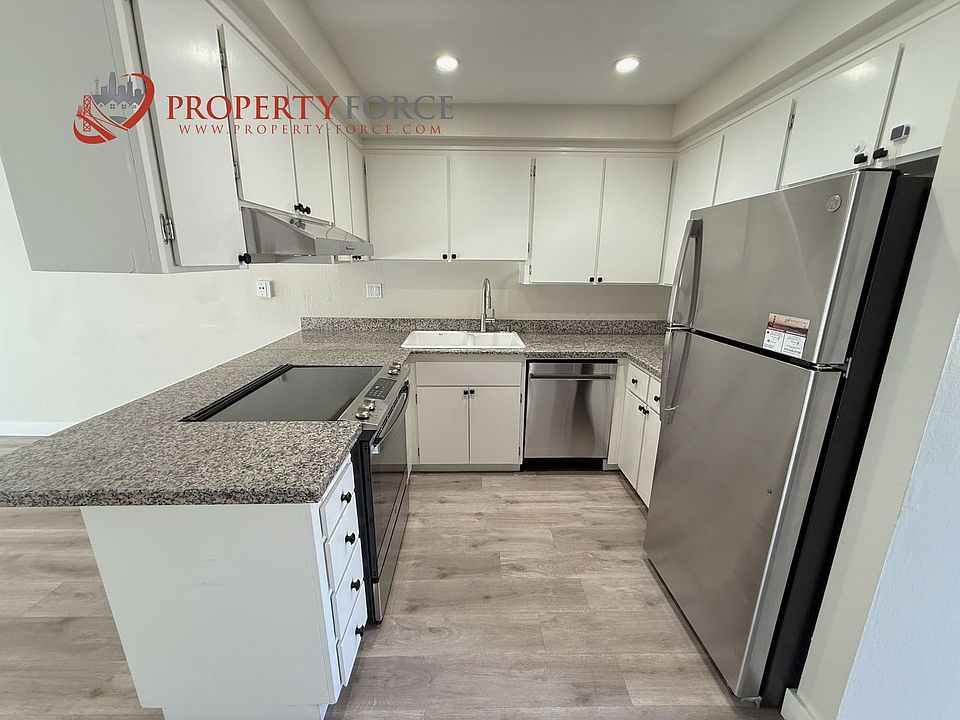 1st image of 946 Tamarack Ln #11