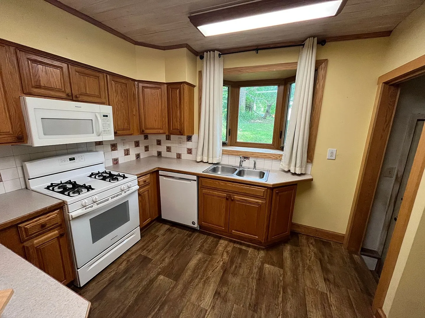 Three Bedroom on Nice Sized Lot in Lincoln Park!! — Photo 4