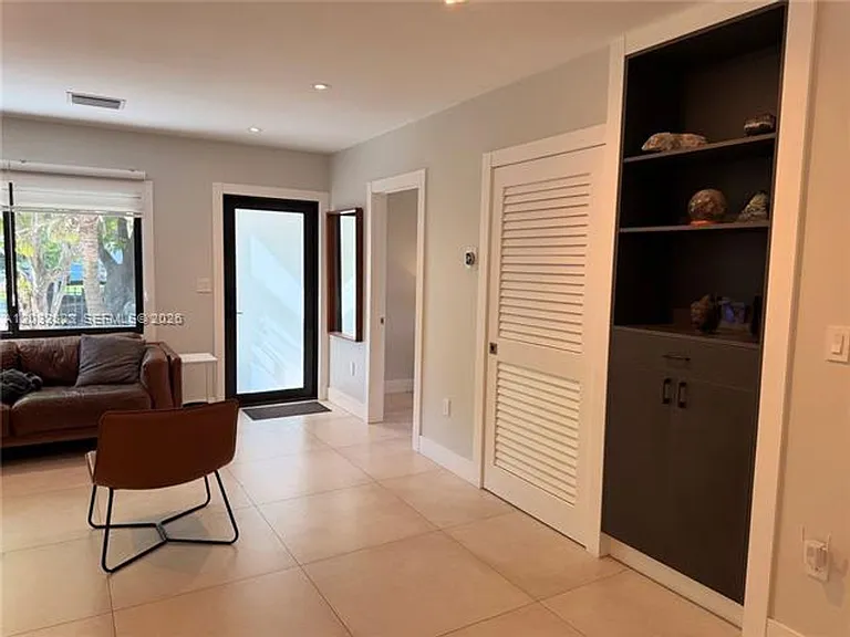 360 NW 40th St — Photo 4