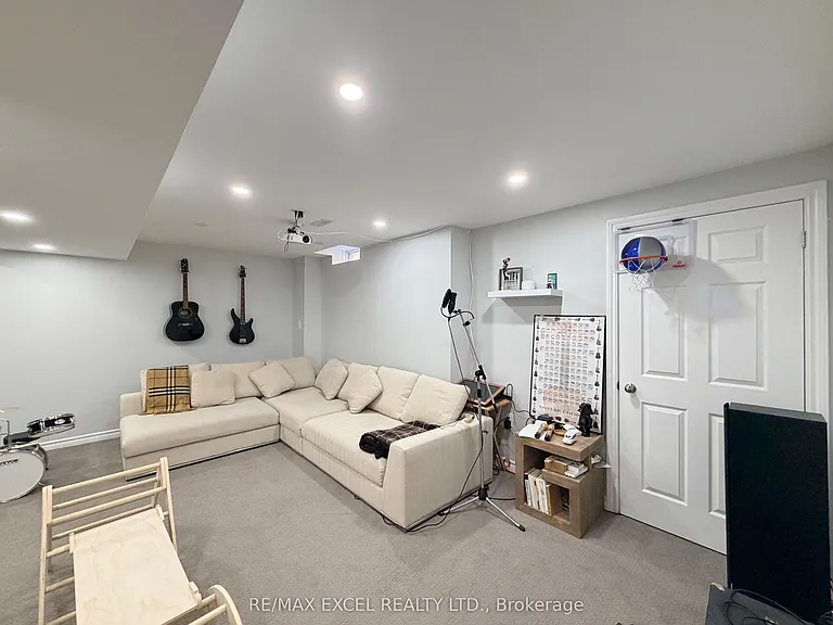 130 Laurendale Ave — Photo 17