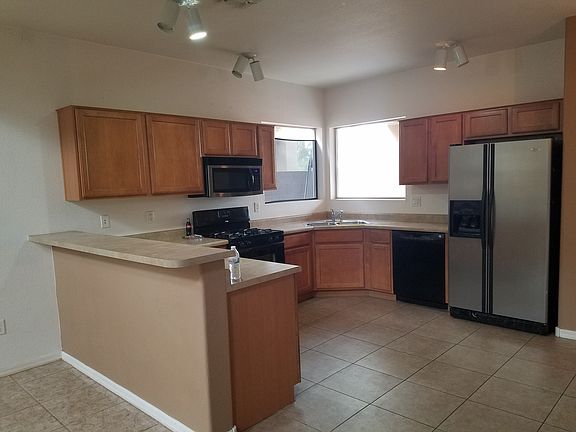 2nd image of 149 E Camino Del Abeto