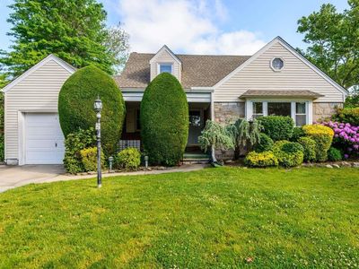 2 Peter Lane, New Hyde Park, NY, 11040