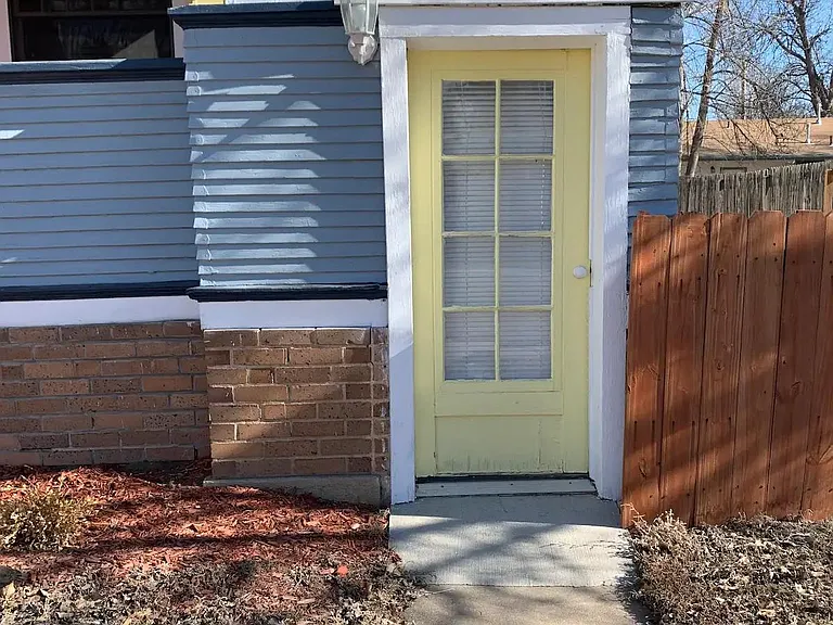 Outside separate entrance to the Airbnb or sublet.