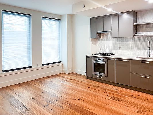 3rd image of 422 W 49th St #1A
