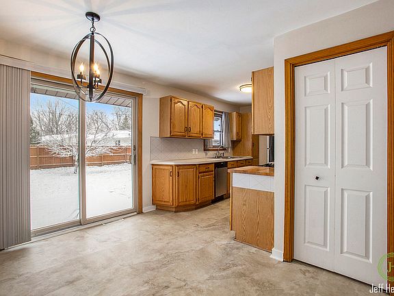 4th image of 4070 Northgate Dr NE