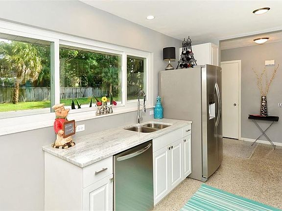 5th image of 2504 Waneta Dr