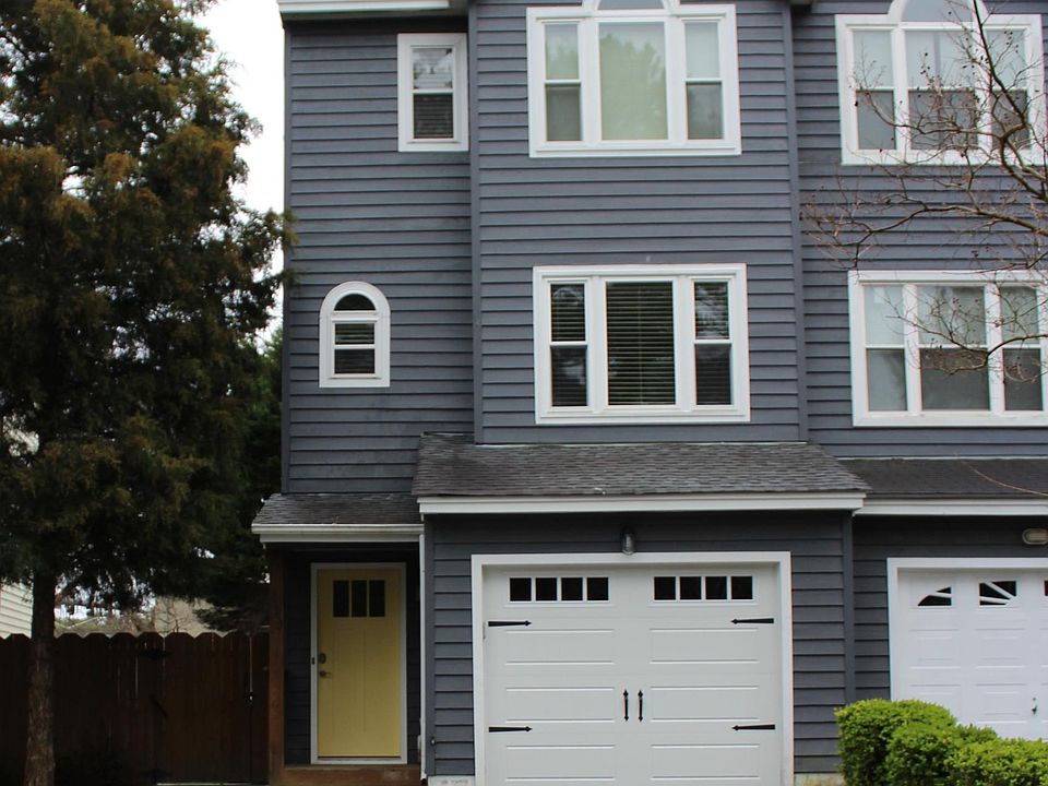 1st image of 2183 Woodlawn Ave