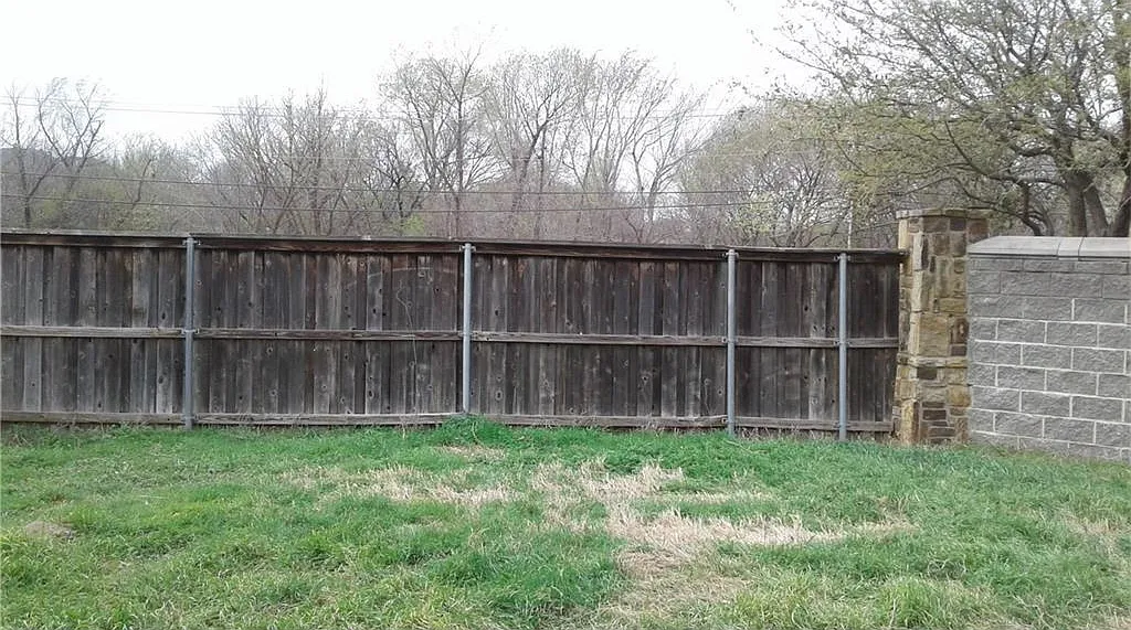 7577 Lazy Spur Boulevard — Photo 2