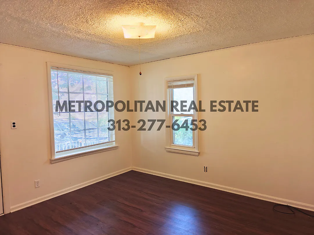 3 bed, 972 sqft, $1,450 — Photo 2