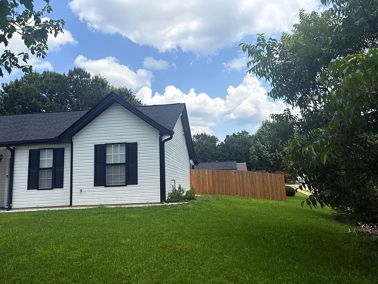 990 Amelia Grove Ln — Photo 2