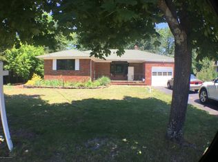 8 Riccis Dr, Jackson, NJ 08527