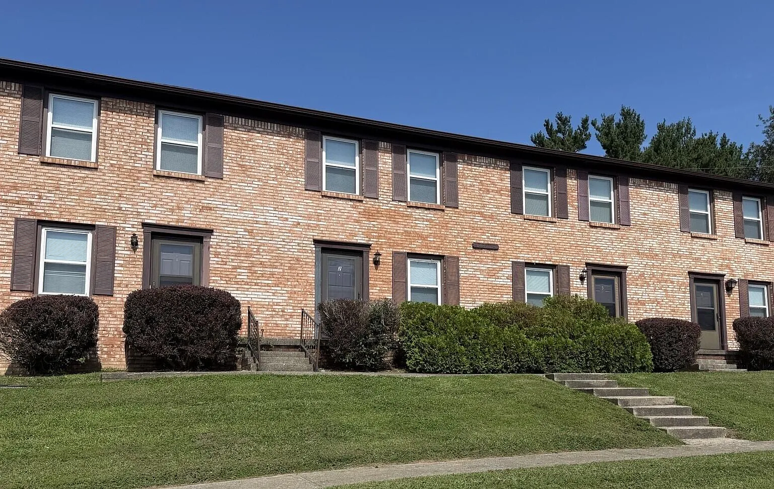 2 bed, 1.5 bath, 1022 sqft, $800 — Photo 2