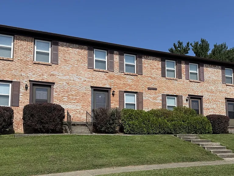 212 Calumet Dr #2 — Photo 2
