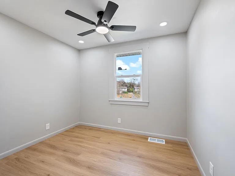 609 McPherson Ct S — Photo 17