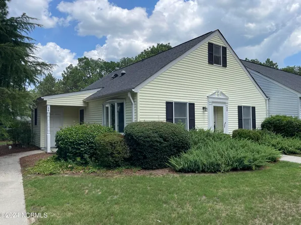 48 Village Green Circle, Southern Pines, NC 28387