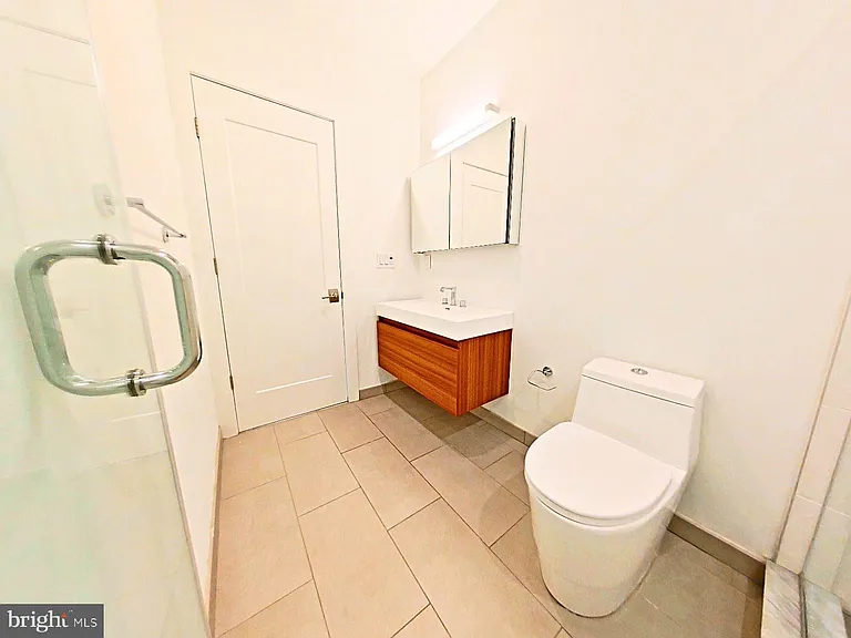 421 Wallace St — Photo 28