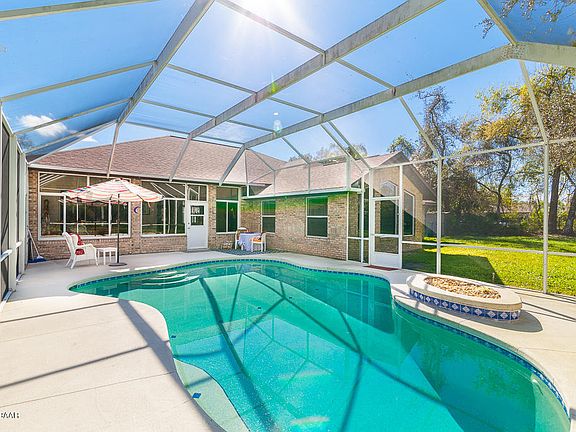3rd image of 5812 Spruce Creek Woods Dr
