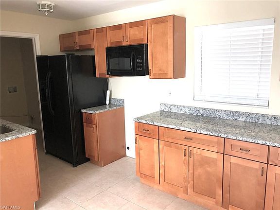 2nd image of 946 Hibiscus Ln
