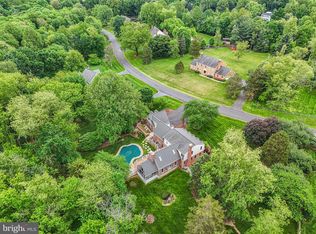706 Crown Meadow Dr, Great Falls, VA 22066