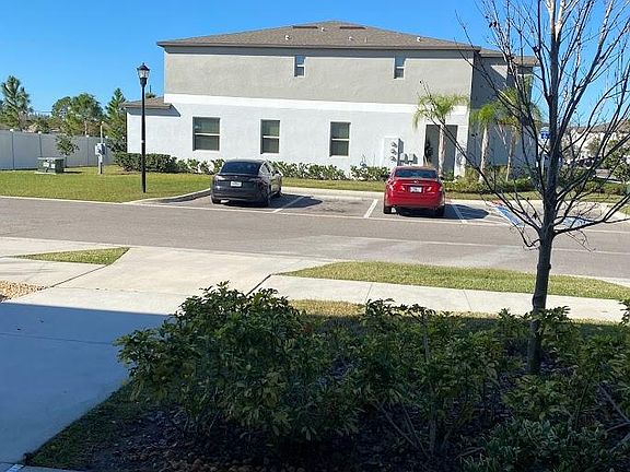 3rd image of 15552 Florence Hollow Pl