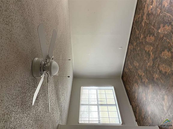 3rd image of 400 N Rainbow Dr