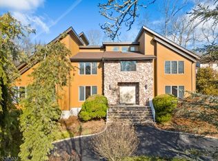 16 Garrity Ter, Pine Brook, NJ 07058