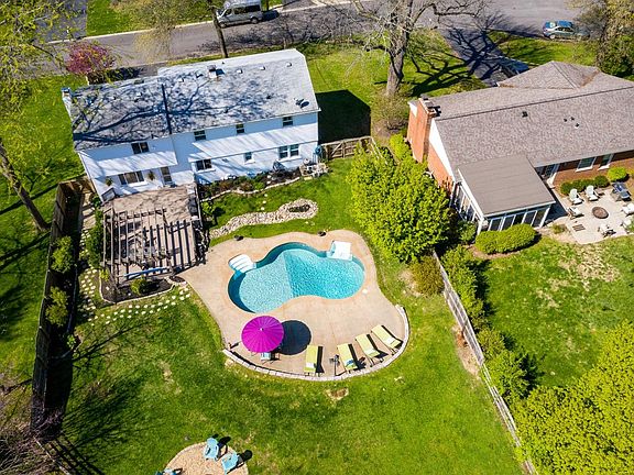2nd image of 8790 Foxboro Ct