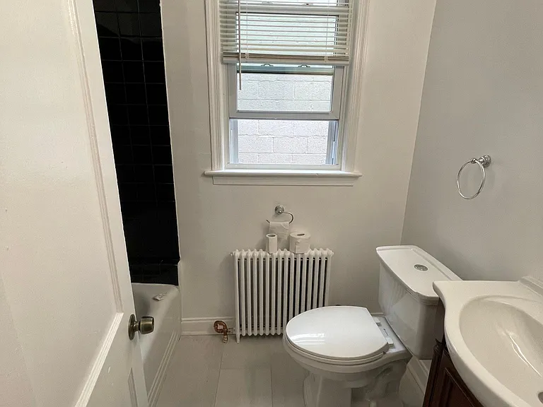 611 A St NE #4 — Photo 8