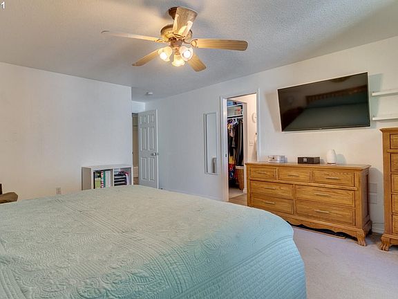 4th image of 18518 SE 20th Way