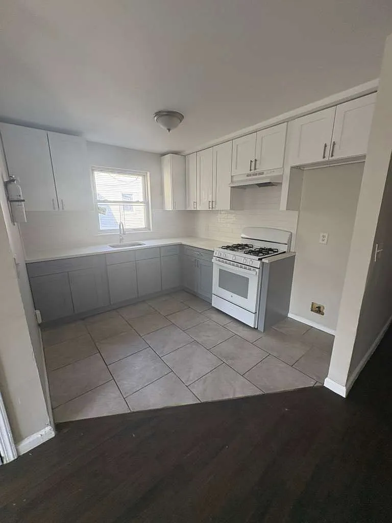 Building Photo - 740 S 15th St #2