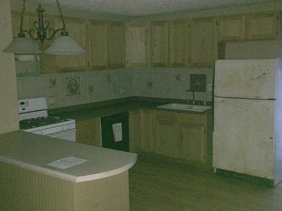 4th image of 16770 Stanton St