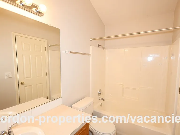 16913 NE Halsey St — Photo 43