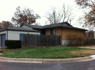 708 Claygate Ct, Ballwin, MO 63021