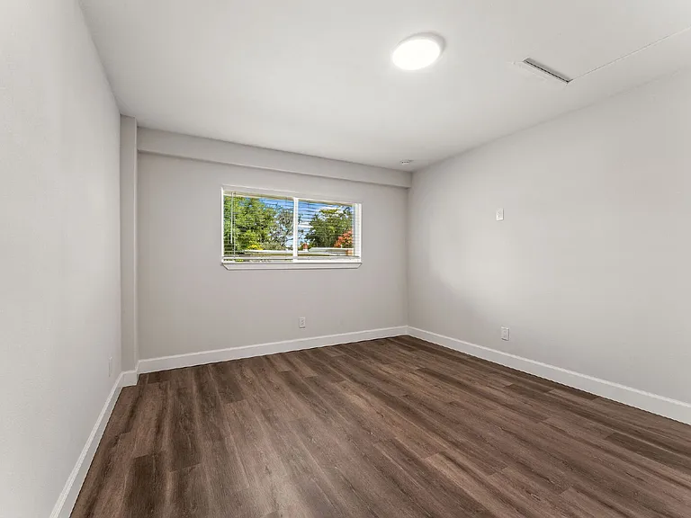 1143 Linden St — Photo 26