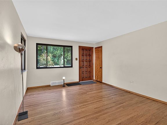 4th image of 3816 Fleetwood Dr